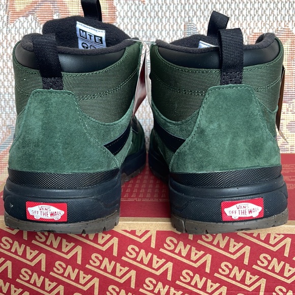 Vans WMNS Ultrarange Exo
Mountain View
VN0A5KS5BD6
Sneakers Boots - Picture 15 of 16